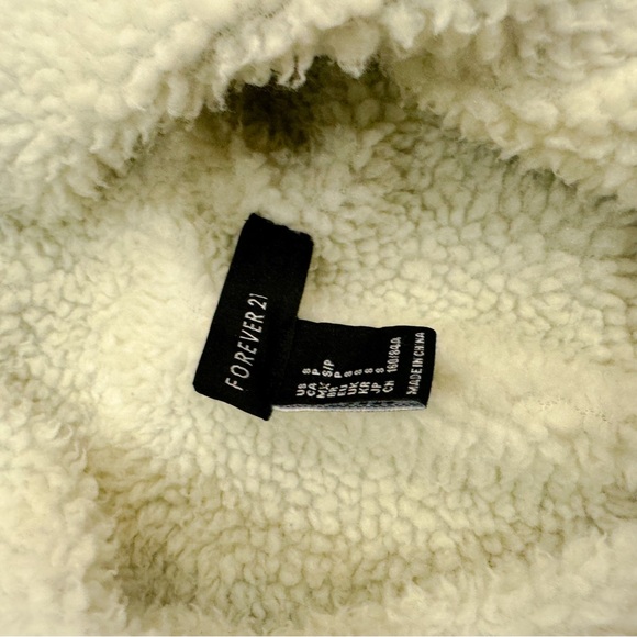 Forever 21 sherpa lined denim jacket ❤️ - Picture 4 of 6